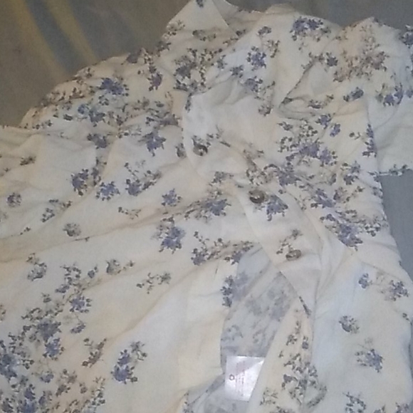 Clothes - Picture 5 of 5